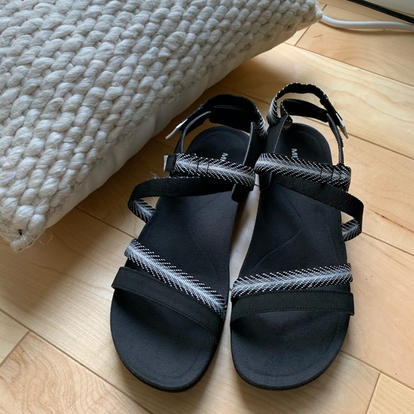 merrell district mendi sandal